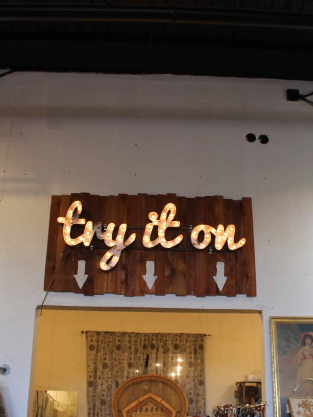 Shopping in Malls, Boutiques & Outlets